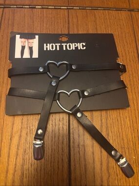 Hot Topic Black Heart Strap Garter with Silver Hardware